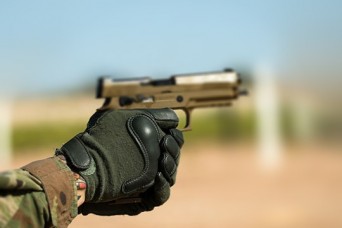 Army to Provide Gloves to New Soldiers, Develop Female-Specific Clothing Items 