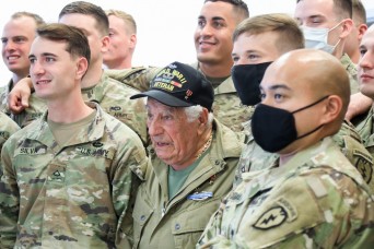 World War II Veteran Visits Alaskan Paratroopers