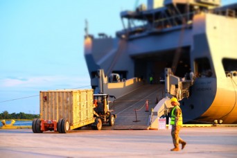 Reservists help move cargo during 101st Airborne Division's sea deployment readiness exercise