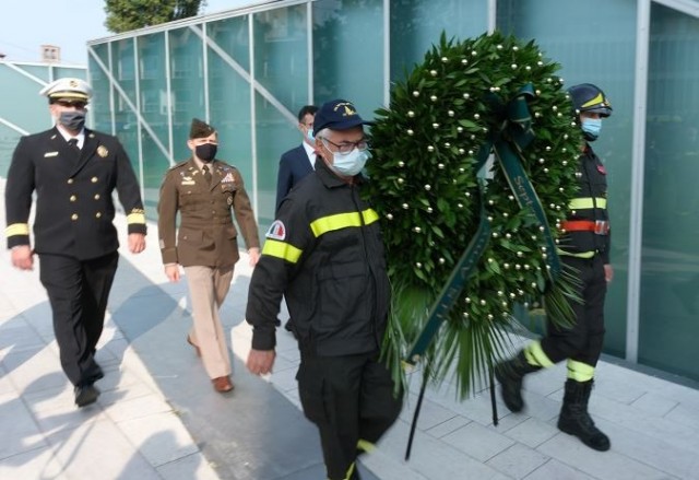 Col. Matthew Gomlak, commander of U.S. Army Garrison Italy, joined U.S. and Italian firefighters to present a wreath in Padova, Sept. 11.2021.