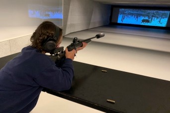 Schießkino: American hunters train at shooting theater