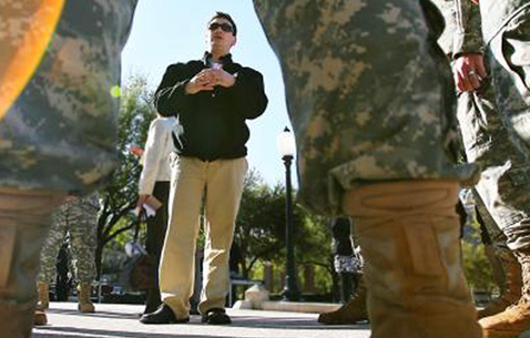 David Bellavia addresses soldiers from the Iowa National Guard in August 2008. (Photo courtesy of David Bellavia)